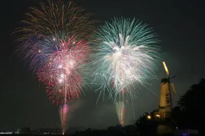 레이와 8년도 사이타마시 불꽃축제 오와다 공원 회장 - 연쇄 발사, 스타마인 등이 쏘아 올려지다