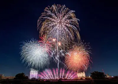 시제 시행 60주년 기념 제73회 토다바시 불꽃축제 - 그랑프리(빛의 꽃의 순간)