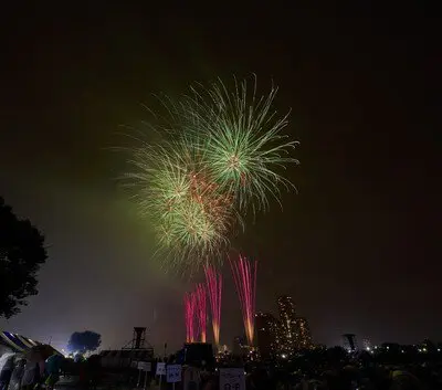 観客を魅了する多彩な演出の花火