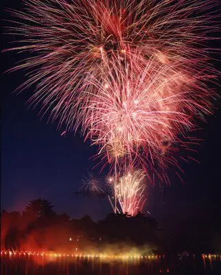 제56회 오사카다 공원 낭량 불꽃축제 가까이서 박력 있는 불꽃을 즐길 수 있다