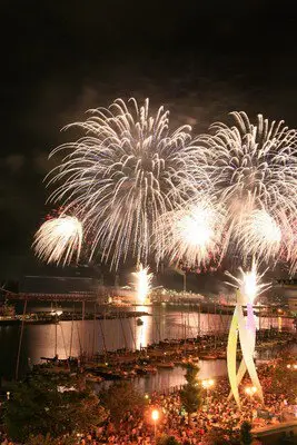 제77회 시미즈 미나토 축제 해상 불꽃축제 약 60분간 약 1만 발의 불꽃이 쏘아진다