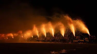 第30屆豐橋炎之祭典 排列整齊的施放者進行齊放