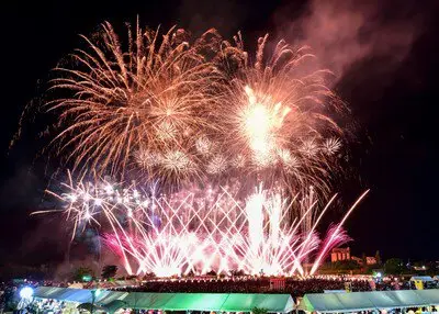 고난시 여름 축제 2026 — 피날레를 장식하는 불꽃이 고난시의 밤하늘을 수놓습니다