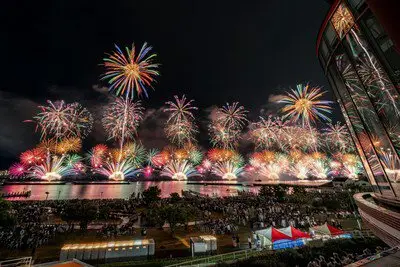 제40회 기념대회 2026 비와코 대불꽃축제 — 알록달록한 큰 불꽃이 호수와 밤하늘을 가득 채웁니다 (C) 비와코 비지터스 뷰로