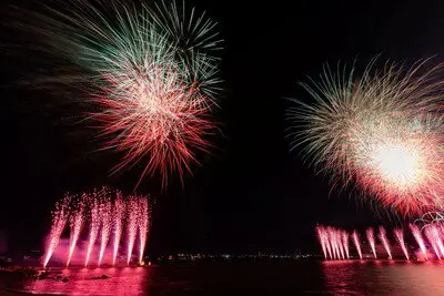 染亮夜空的魄力寬廣演出