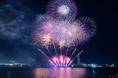 令和8年度 姫路みなと祭海上花火大会 1万発超の色鮮やかな花火が次々と打ち上がる