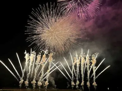 스사만 대불꽃축제 — 산들에 울려 퍼지는 폭발음과 함께 스사의 불꽃은 압도적인 박력
