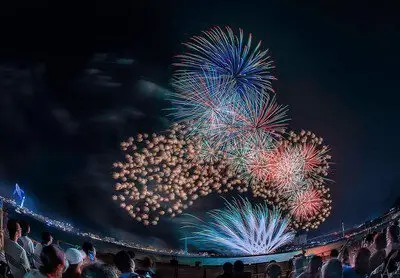 제39회 간몬 해협 불꽃대회 — 해안에서도, 산 위에서도 감상할 수 있어 불꽃과 함께 야경을 즐길 수 있습니다