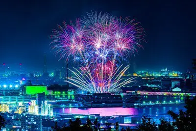食肉祭 × WAGYU FES 2025 花火大会 夜空を彩る迫力満点の花火