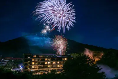 雲仙燈火之煙火盆 2026 - 繽紛的燈飾與煙火點亮雲仙溫泉街一帶