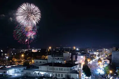 うと地蔵まつり 花火大会 祭りと共に夜空に咲く花火を堪能できる