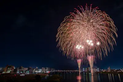 제78회 미야자키낭량 불꽃축제 — 발사의 박력을 가까이서 즐길 수 있는 현장감
