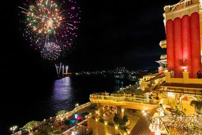 SEAPORT CHATAN CARNIVAL(시포트 챠탄 카니발) — 미하마 아메리칸 빌리지의 야경과 발사 불꽃
